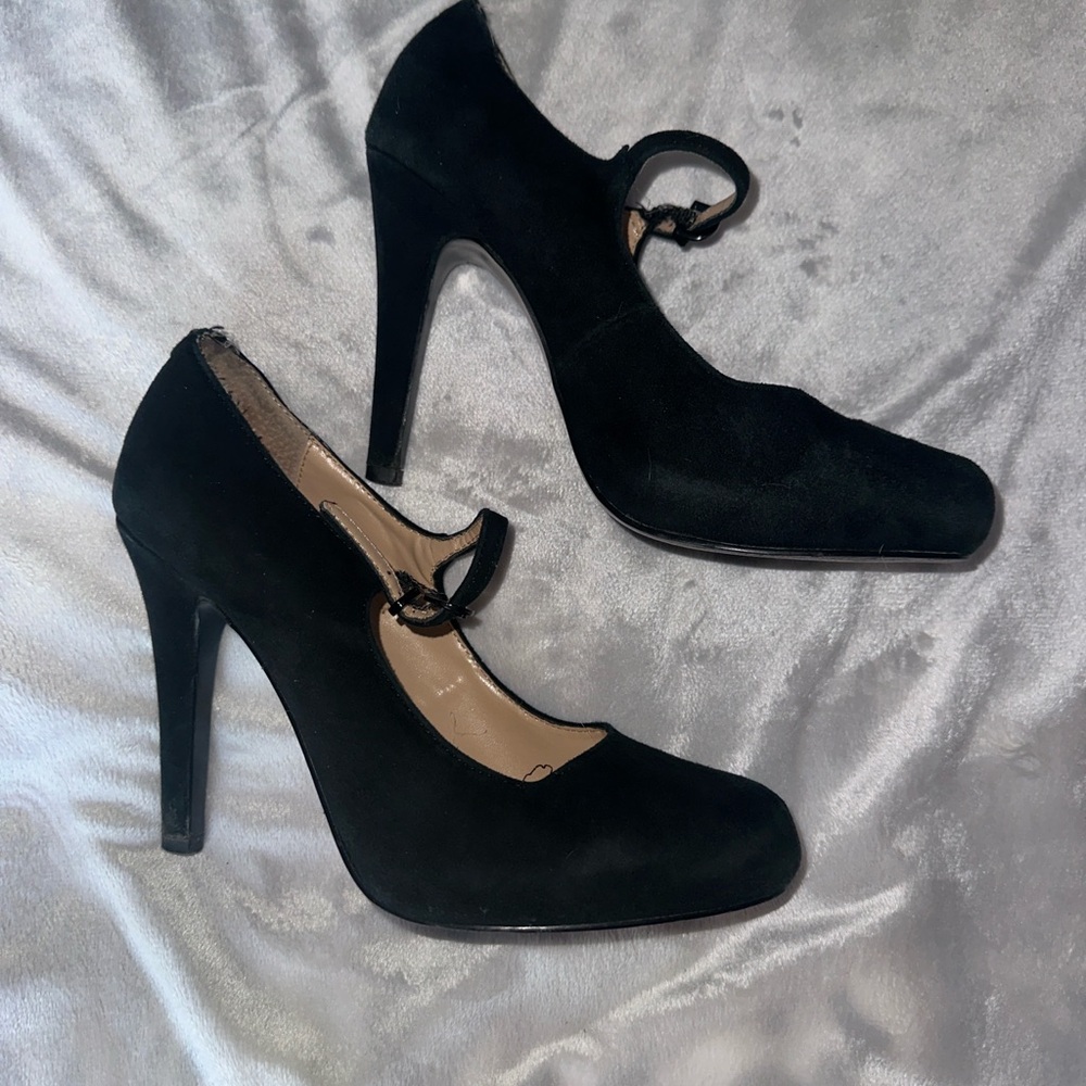 Guess suede shoe, 4” Heel